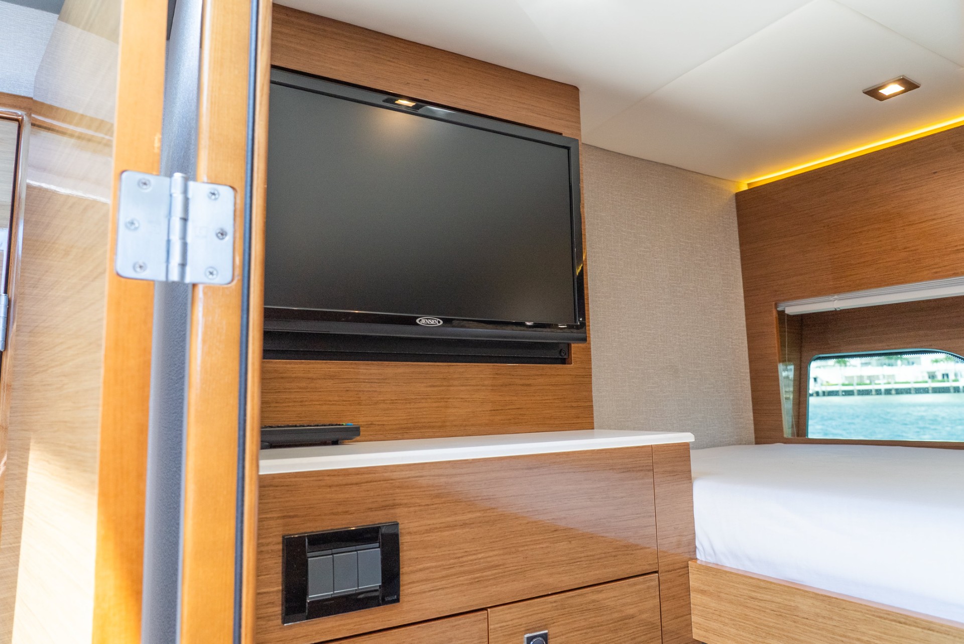 Yacht Photo 46